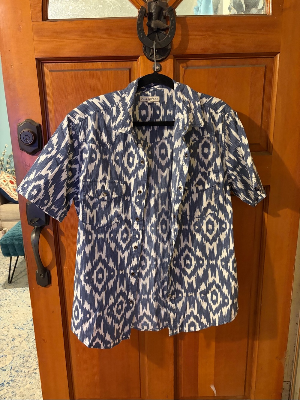 FRYE AND CO. Navy and White Ikat Short-Sleeve Button-Down Shirt